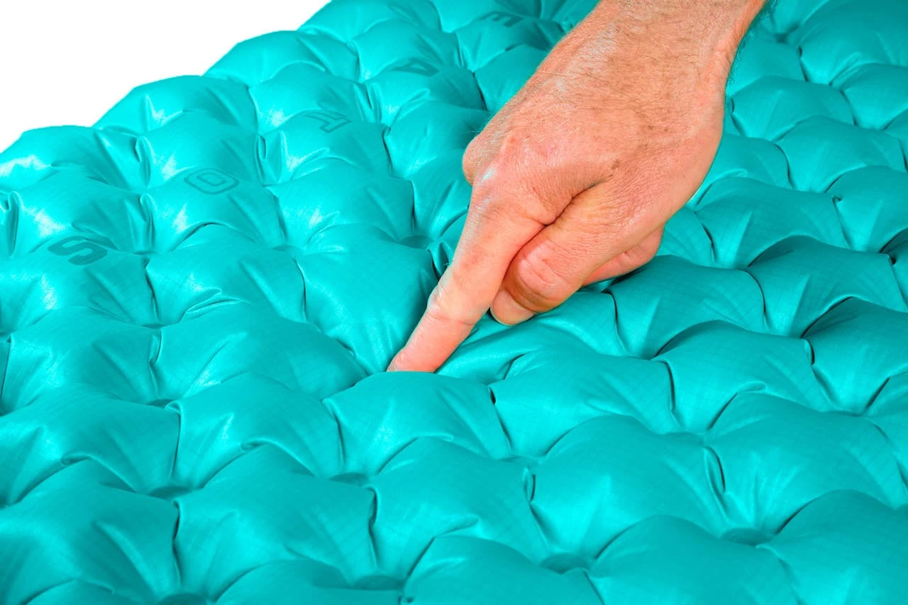 Sea To Summit Comfort Light Insulated Sleeping Pad - Women's 3 Sea To Summit Comfort Light Insulated Sleeping Pad - Women's - Image 3